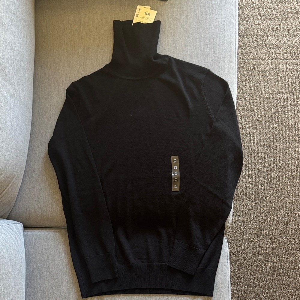 Brandnew Uniqlo Men's Classic Black Turtleneck Sweater